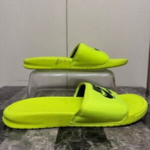 Nike Benassi JDI TXT SE MENS SIZE 8 Slides Sandal Volt YELLOW Black AR1540-700